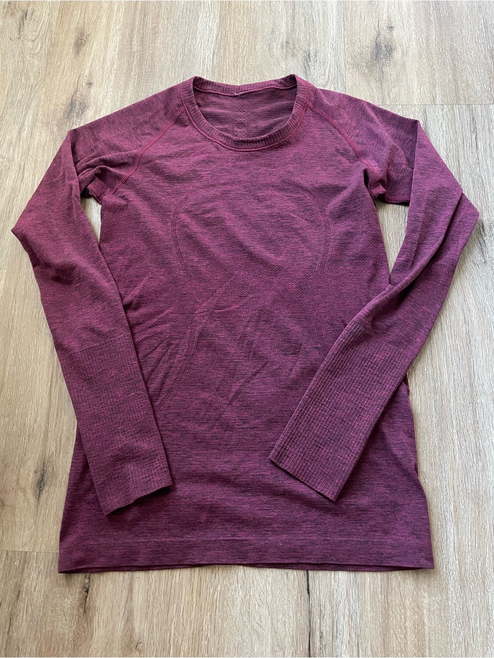 Lululemon long sleeve size 8